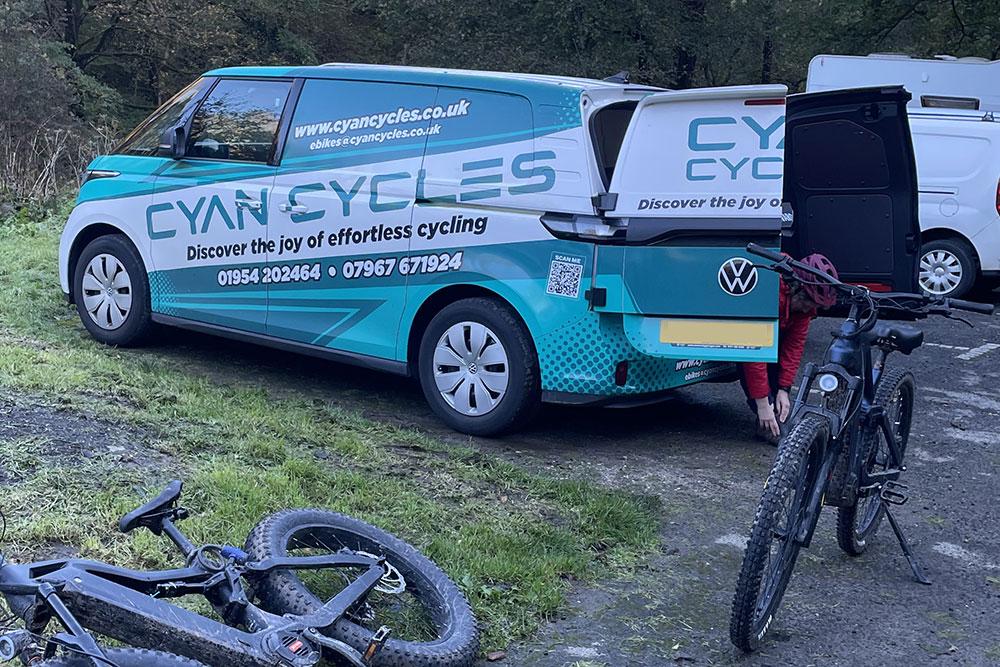 Cyan Cycles van